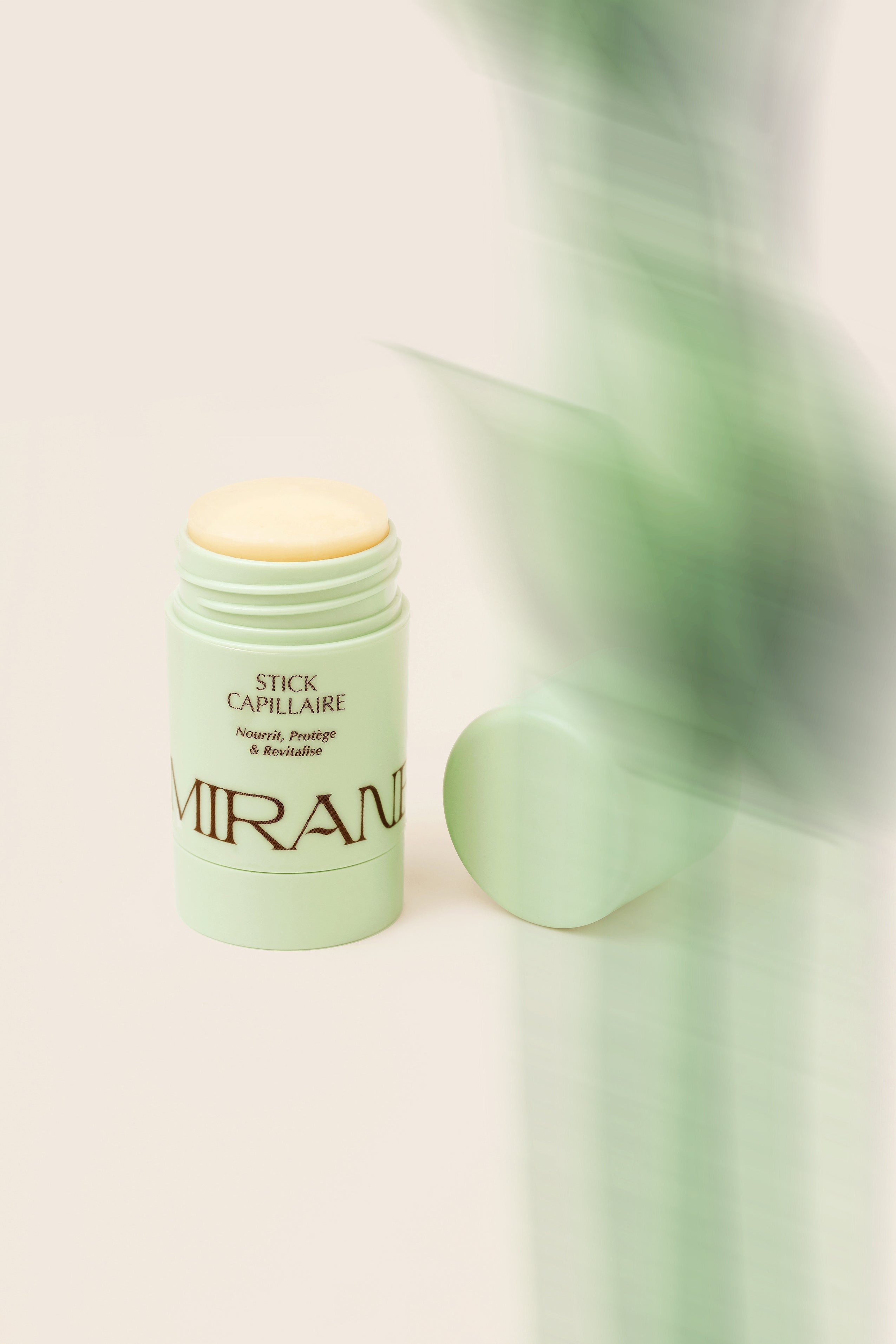 Comment utiliser le Stick Capillaire pour les tempes ?